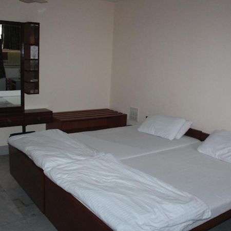 Service Apartments, Park Street, Calcutta Esterno foto